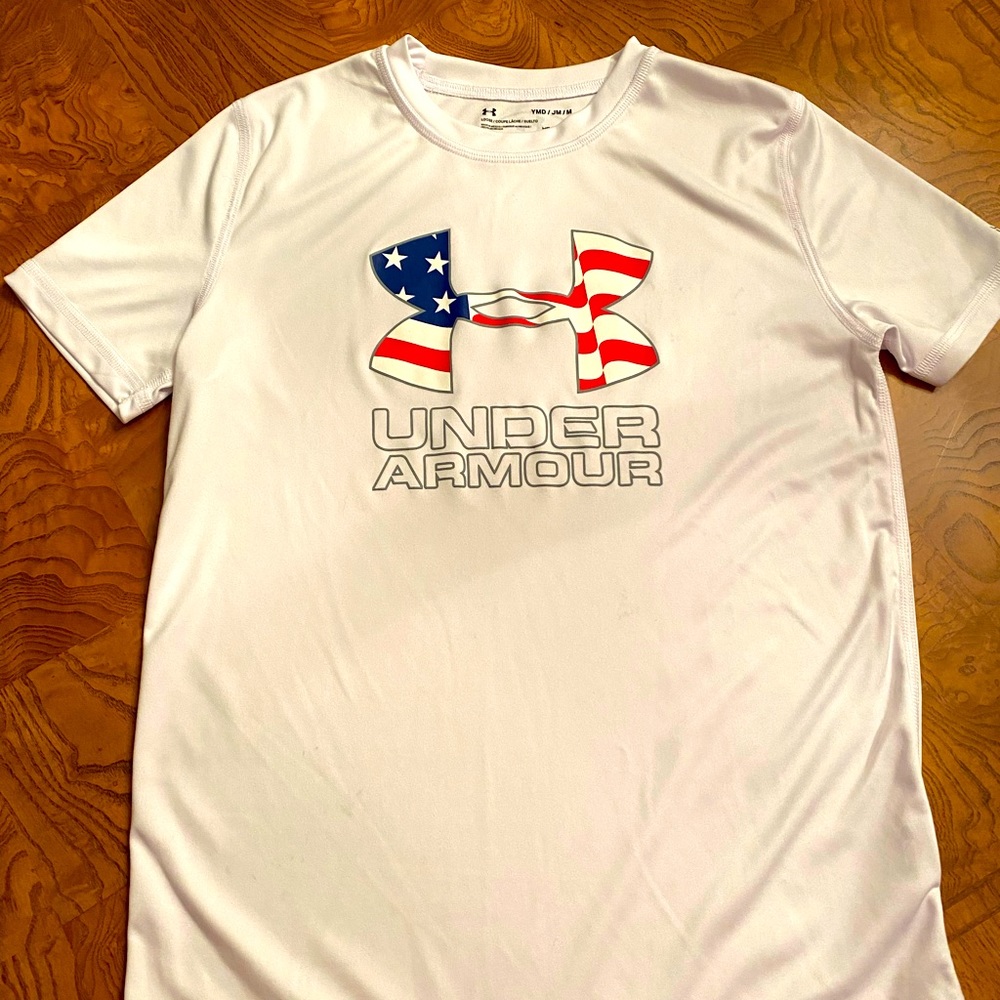 Under Armour short sleeve boys top. Youth Medium